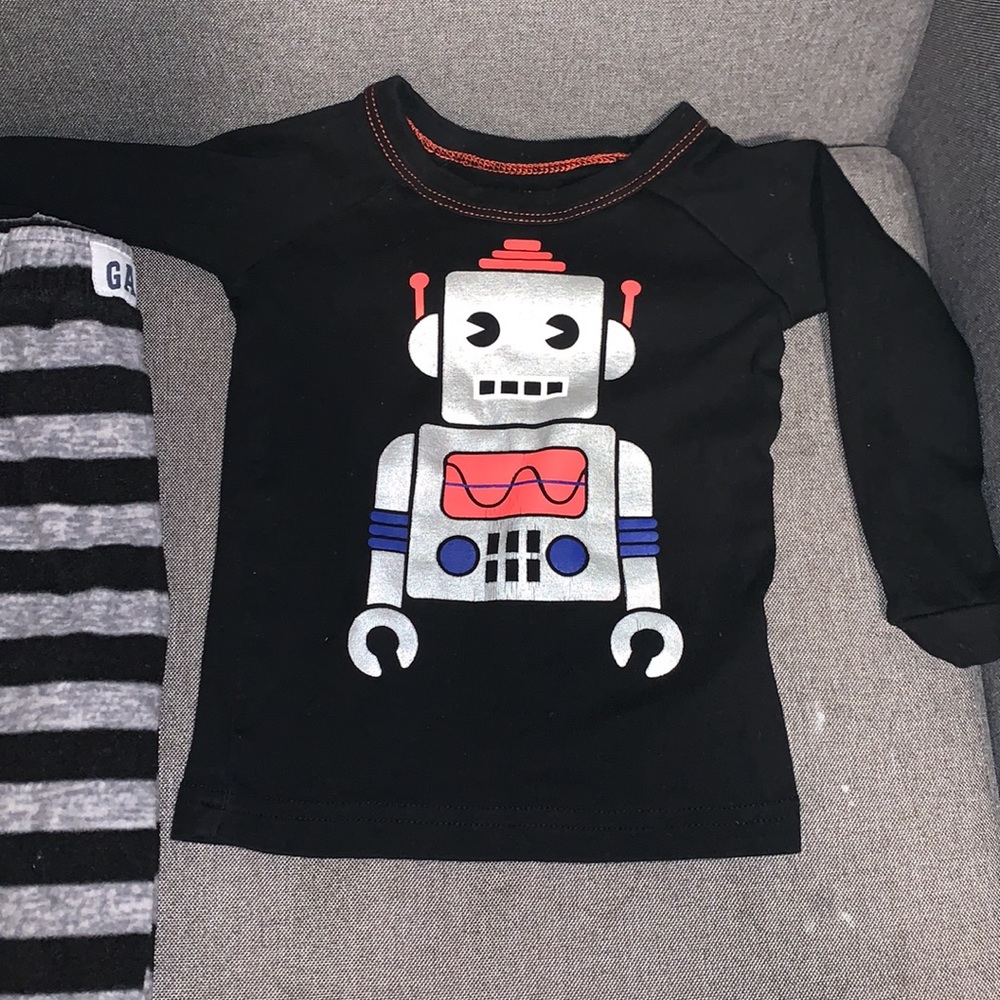 Gap robot pajamas - Picture 3 of 5